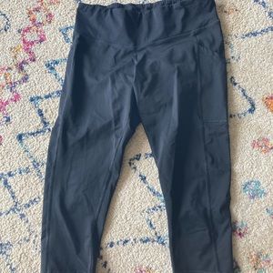 Yoga pants with the phone slit